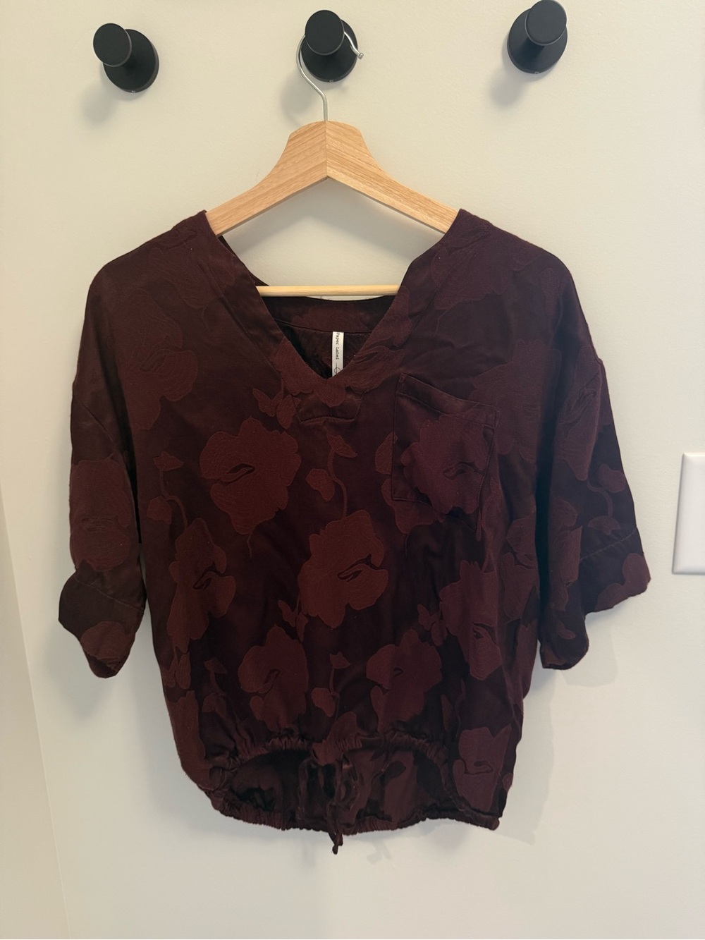 Paper Label Burgundy Floral Jacquard V-Neck Blouse - Size Medium - GUC